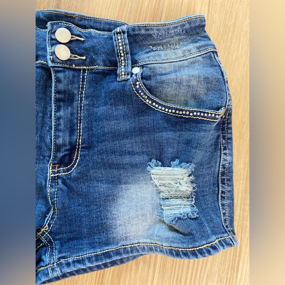 ❤️❤️Flamingals Chrystal Studded Flare Stretchy Dark Blue Distressed Denim Shorts - Picture 4 of 9